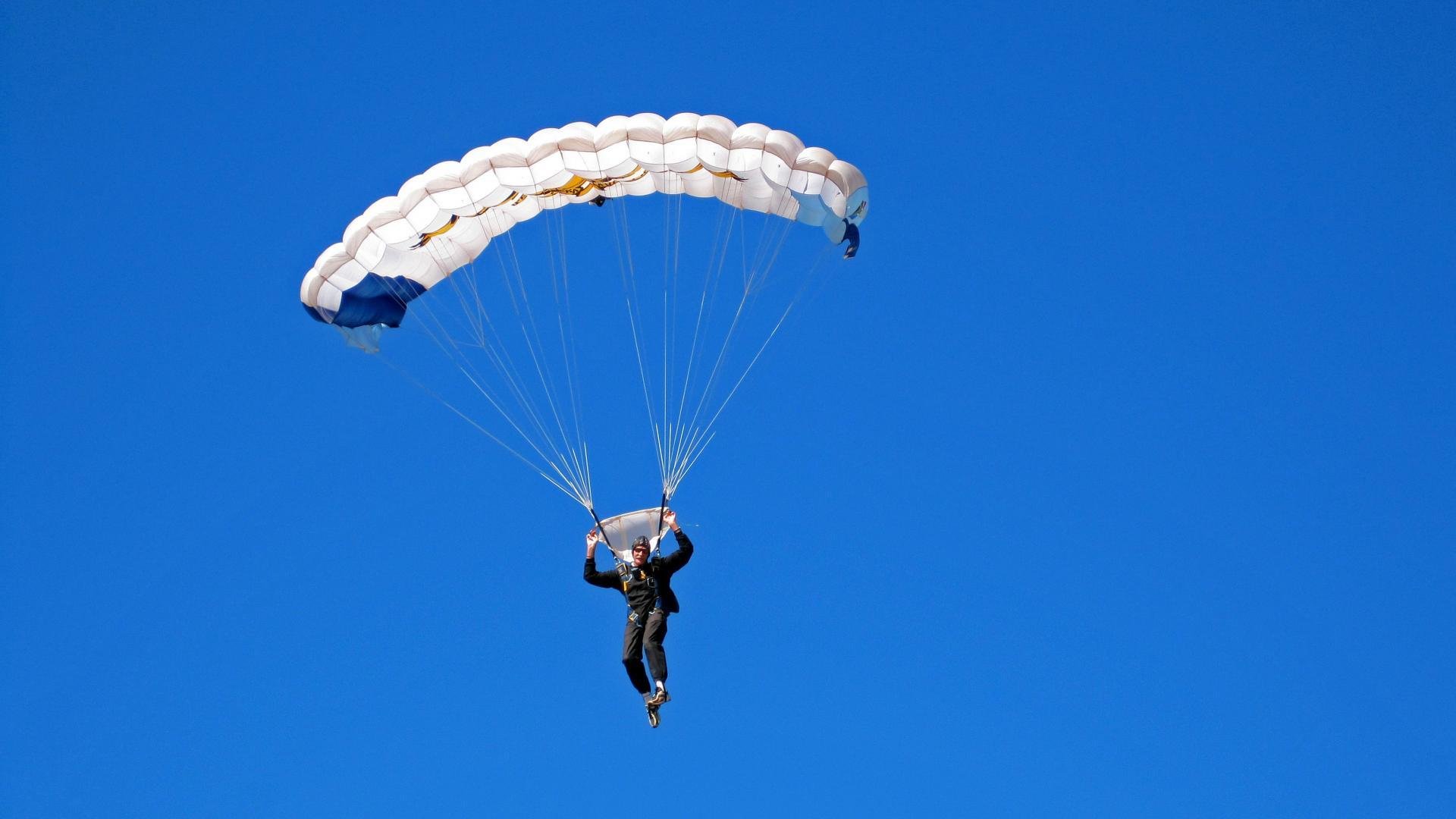 铁血马竞鏖战非洲雄狮，基耶萨统治级演出定乾坤