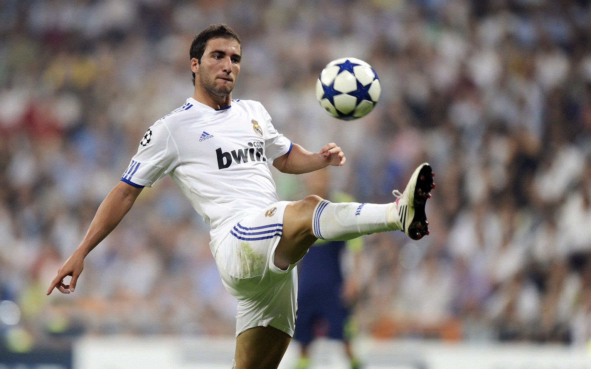 封锁与破局，当波兰铁链遇上曼城蓝月，基耶萨如何成为胜负天平上的关键砝码？