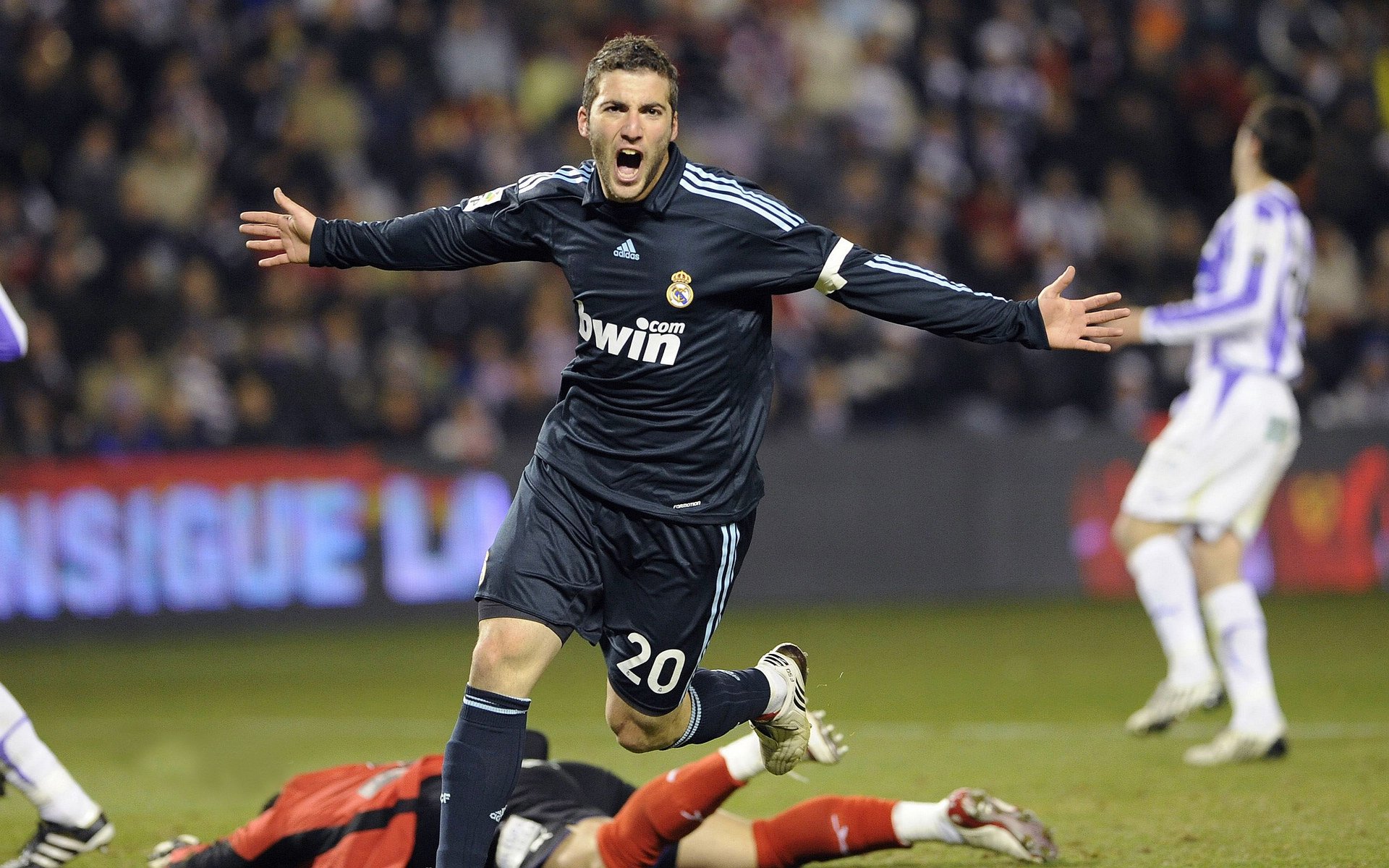 当银黑军团遇上黄河之师,一场跨越次元的篮球狂想